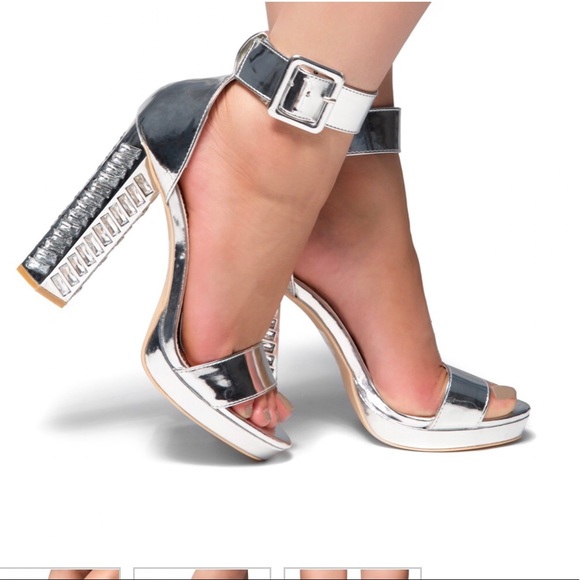 Brand New, Never worn size 9 silver heel! - Picture 6 of 8